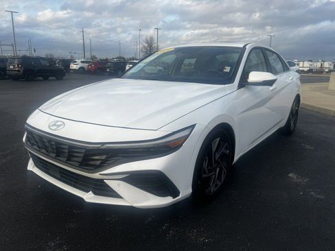 Used 2024 Hyundai Elantra Limited image 4