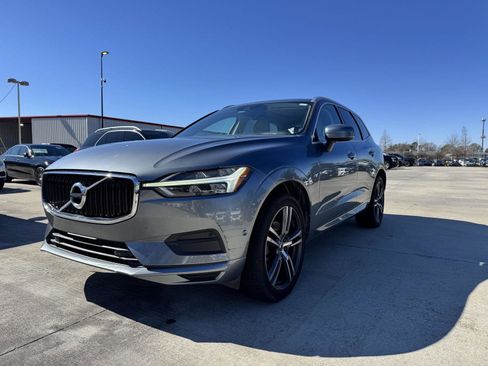 Used 2018 Volvo XC60 T5 Momentum w/ Vision Package image 3