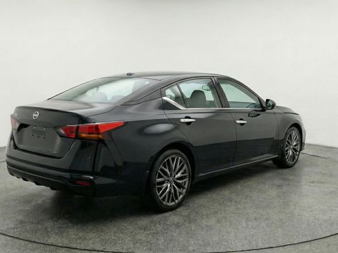 Used 2025 Nissan Altima 2.5 SV image 9