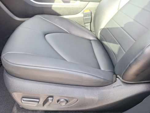 Used 2025 Toyota Highlander XLE image 18