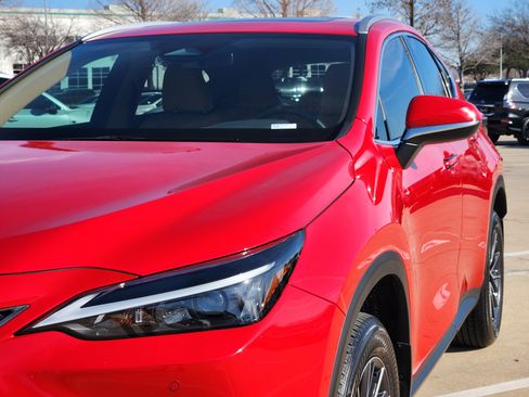 Used 2025 Lexus NX 250 FWD w/ Accessory Package (2T) image 9