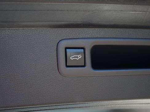 Used 2022 Toyota Highlander XLE AWD/4WD image 26