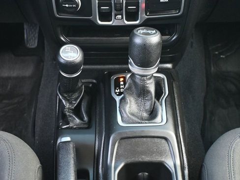 Used 2018 Jeep Wrangler Unlimited Sport S AWD/4WD image 16