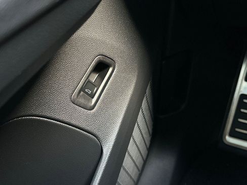 Used 2024 Volkswagen Atlas Cross Sport SEL Premium R-Line image 38