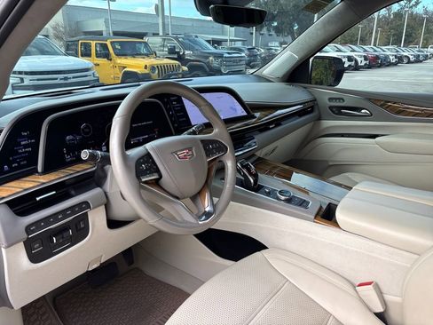 Used 2023 Cadillac Escalade Premium Luxury Platinum image 7