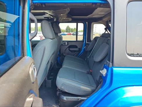 Used 2024 Jeep Wrangler Unlimited w/ Convenience Group AWD/4WD image 6