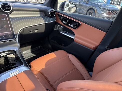 Used 2023 Mercedes-Benz GLC 300 image 19