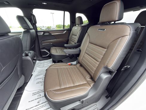 New 2026 GMC Acadia Denali Ultimate w/ LPO, Floor Liner Package AWD/4WD image 12