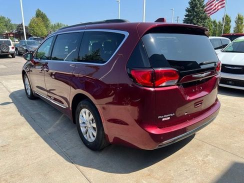 Certified 2017 Chrysler Pacifica Touring-L FWD image 4
