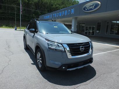 Used 2023 Nissan Pathfinder SL w/ Black Appearance Package