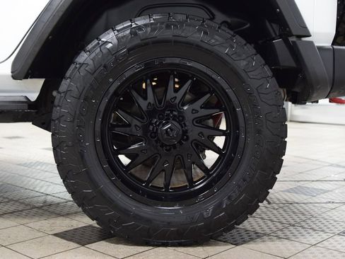 Used 2024 Jeep Wrangler Unlimited Rubicon w/ Capability Package image 26