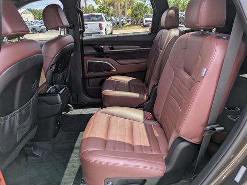 Certified 2023 Kia Telluride SX Prestige AWD/4WD image 12