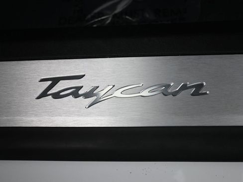Used 2025 Porsche Taycan image 7
