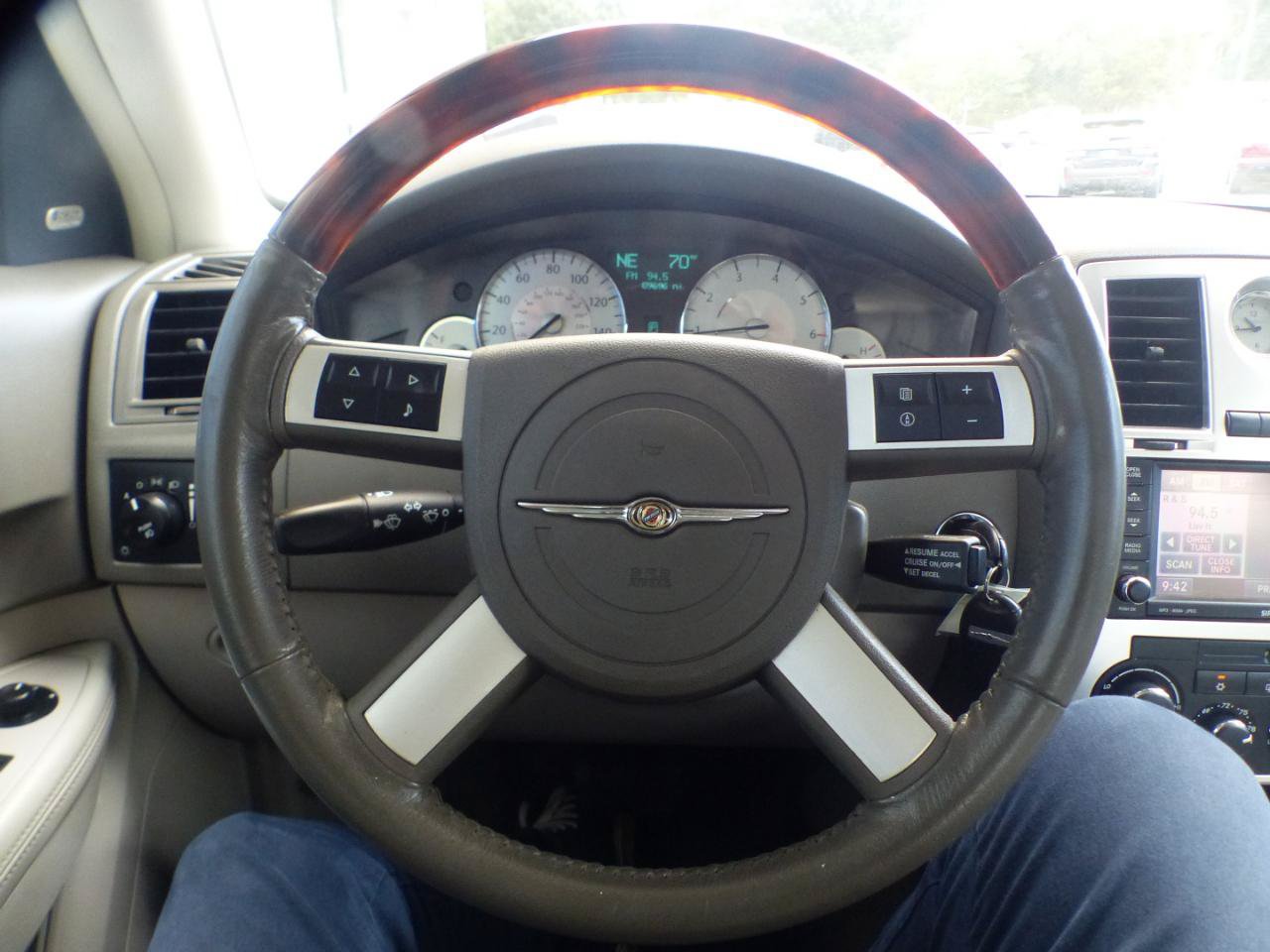 Used 2009 Chrysler 300 C w/ Protection Group II RWD image 21