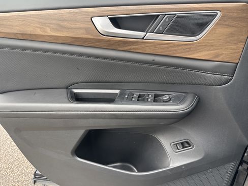 Certified 2025 Volkswagen Atlas SE FWD image 9