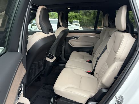 Used 2025 Volvo XC90 B5 Core AWD/4WD image 32