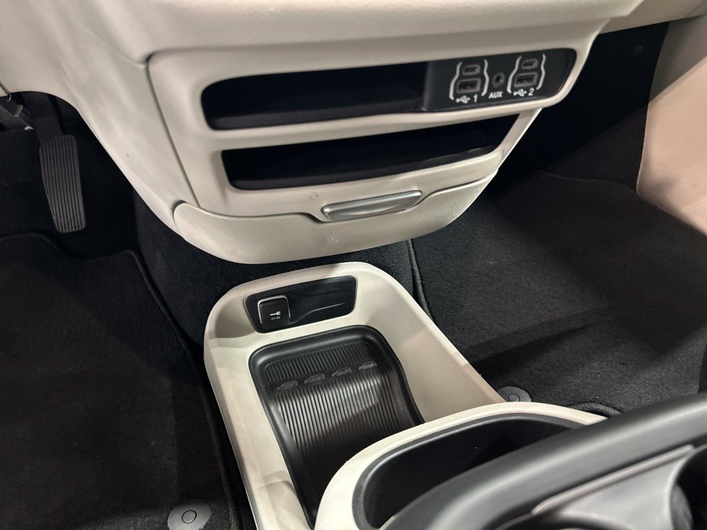 Used 2023 Chrysler Pacifica Touring-L FWD image 22