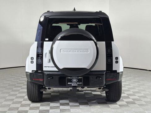 New 2026 Land Rover Defender 110 X-Dynamic SE image 4