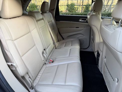 Used 2014 Jeep Grand Cherokee Limited w/ Luxury Group II image 31