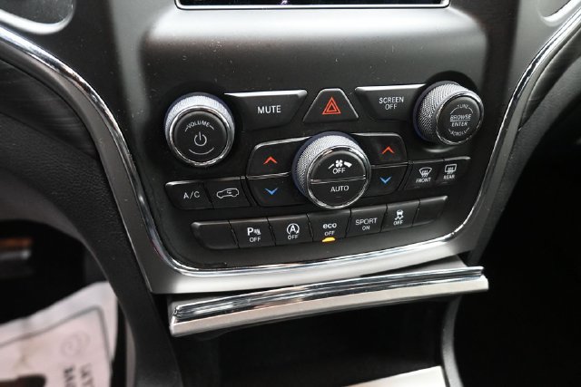 Used 2020 Jeep Grand Cherokee Laredo w/ Security & Convenience Group AWD/4WD image 17