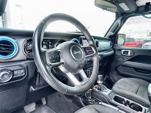 Used 2019 Jeep Wrangler Unlimited Sahara image 2