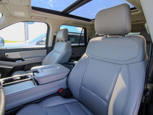Used 2025 Ford Expedition Active AWD/4WD image 17