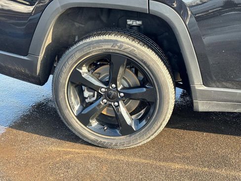Used 2023 Jeep Grand Cherokee L Laredo AWD/4WD image 11
