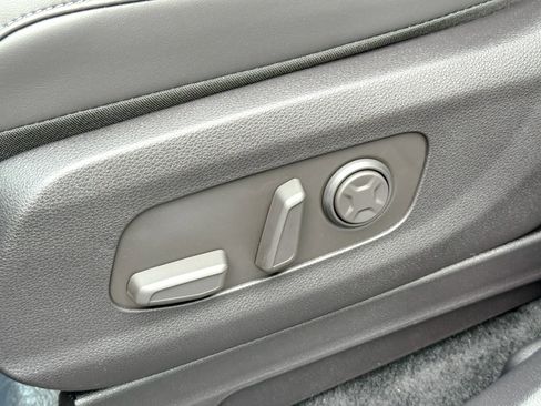 New 2026 Kia Carnival EX image 7