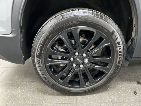 Certified 2023 GMC Acadia SLE w/ Driver Convenience Package FWD image 32