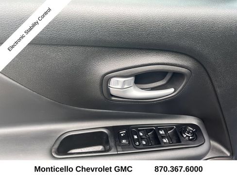 Used 2023 Jeep Renegade Latitude w/ Sun/Sound Group AWD/4WD image 11