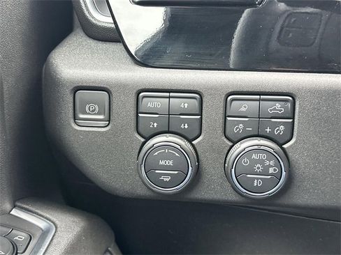 Used 2024 Chevrolet Silverado 3500 LT w/ Convenience Package image 17
