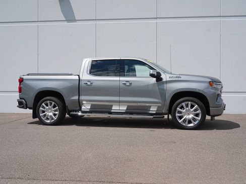 Certified 2025 Chevrolet Silverado 1500 High Country w/ High Country Premium Package AWD/4WD image 2