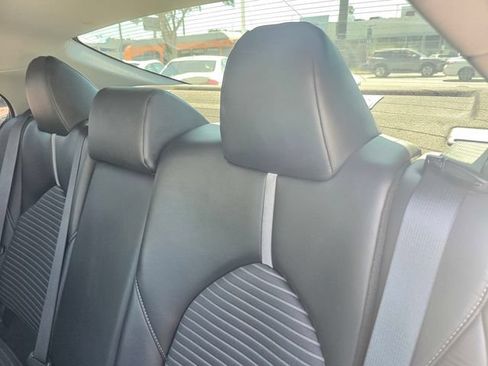 Used 2020 Toyota Camry SE w/ Blackout Package FWD image 10