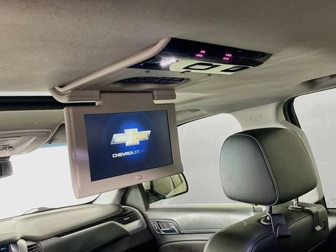 Used 2018 Chevrolet Suburban LT AWD/4WD image 27