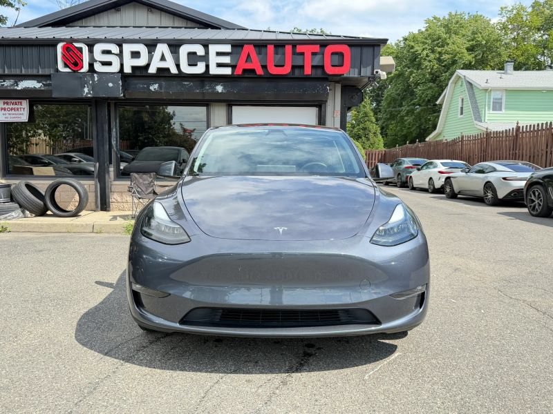 Used 2023 Tesla Model Y Long Range AWD/4WD image 2