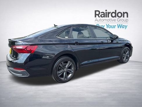 Used 2024 Volkswagen Jetta SE w/ Panoramic Sunroof Package FWD image 7