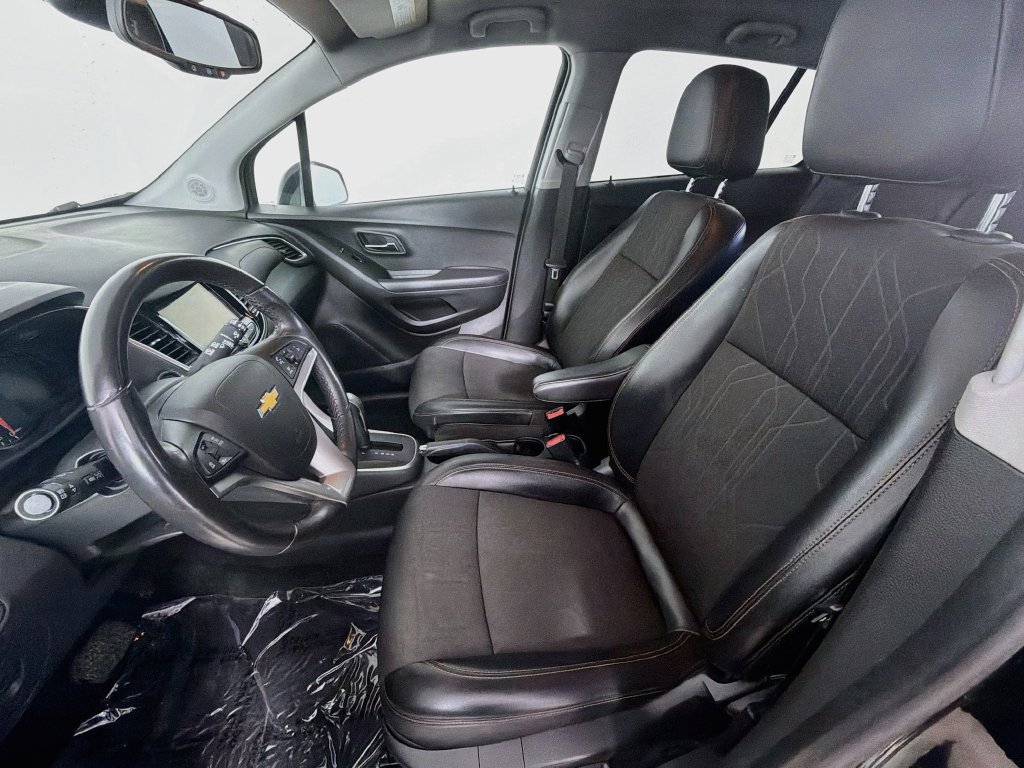 Used 2019 Chevrolet Trax LT w/ LT Convenience Package AWD/4WD image 19