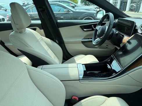 Used 2023 Mercedes-Benz C 300 Sedan image 11