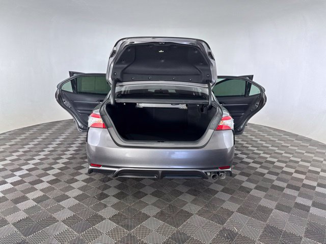 Used 2020 Toyota Camry SE FWD image 18