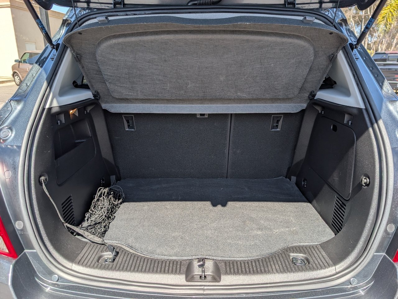 Used 2018 Chevrolet Trax LT w/ LPO, Cargo Package FWD image 9