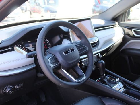 Used 2025 Jeep Compass Limited AWD/4WD image 11