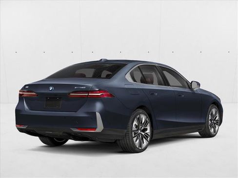 New 2026 BMW i5 M60 image 2