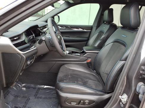Used 2022 Jeep Grand Cherokee Trailhawk AWD/4WD image 7