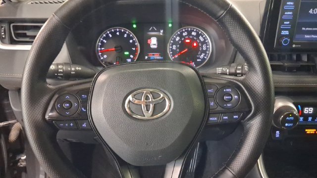 Used 2020 Toyota RAV4 XLE w/ Convenience Package FWD image 33