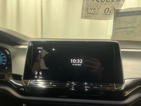 New 2026 Volkswagen Atlas Cross Sport SE image 16