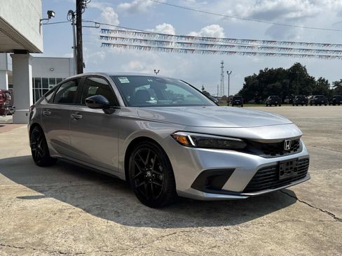 Used 2024 Honda Civic Sport image 2