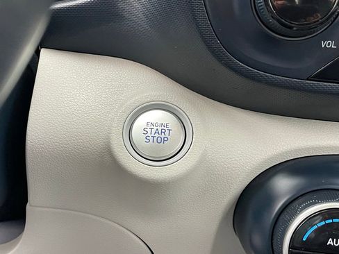 Used 2023 Hyundai Venue Limited w/ Cargo Package image 15