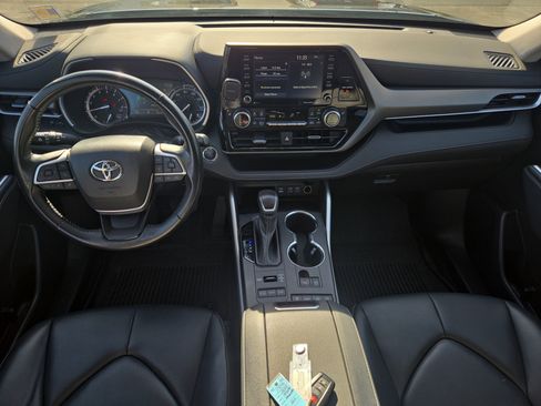 Used 2022 Toyota Highlander XLE image 23