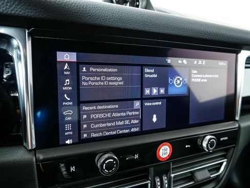 Certified 2025 Porsche Macan image 15