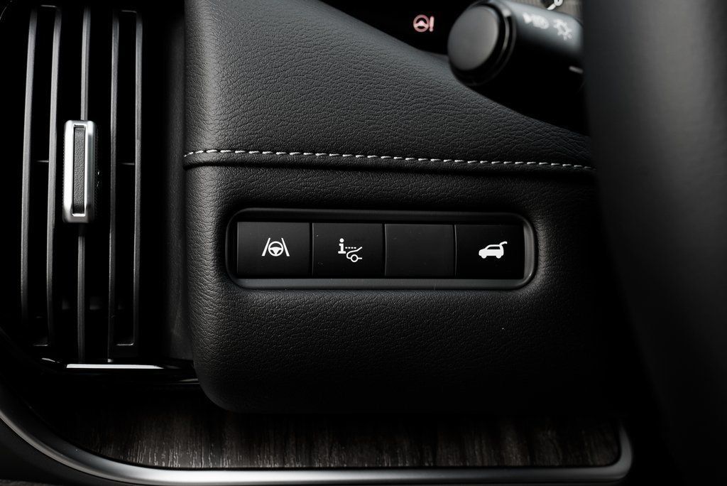 New 2026 Nissan Armada SL w/ Captain's Chari Seat Package AWD/4WD image 18